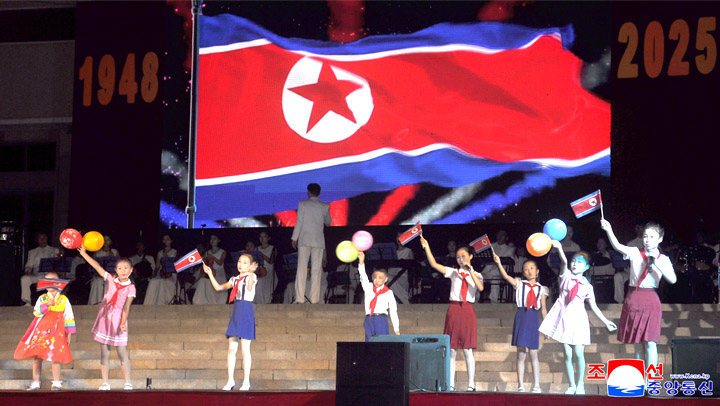 6-조선민주주의인민공화국창건 77돐 뜻깊게 경축